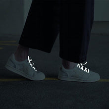 Load image into Gallery viewer, Reflective laces | Noir - Stellina