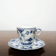 Load image into Gallery viewer, Royal Copenhagen Blue Fluted Half Lace 1038| ロイヤルコペンハーゲン　ブルーフルーテッド カップ＆ソーサー| Royal Copenhagen的复古板 - Stellina