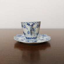 Load image into Gallery viewer, Royal Copenhagen Blue Fluted Half Lace 1038| ロイヤルコペンハーゲン　ブルーフルーテッド カップ＆ソーサー| Royal Copenhagen的复古板 - Stellina