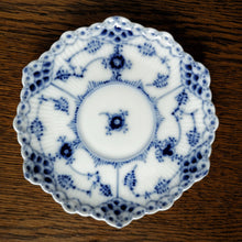 Load image into Gallery viewer, Royal Copenhagen Blue Fluted Half Lace 1038| ロイヤルコペンハーゲン　ブルーフルーテッド カップ＆ソーサー| Royal Copenhagen的复古板 - Stellina