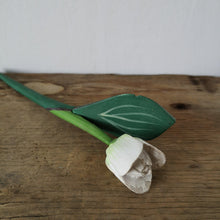 Load image into Gallery viewer, Vintage handmade wooden flower | ヴィンテージハンドメイドフラワー - Stellina