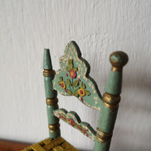 Load image into Gallery viewer, Vintage doll house chair1 | ヴィンテージドールハウス椅子 - Stellina
